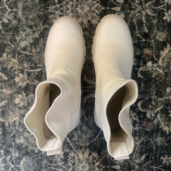 Women’s chunky white faux leather boots size 7.5 outdoors cabincore gorpcore - Picture 2 of 10